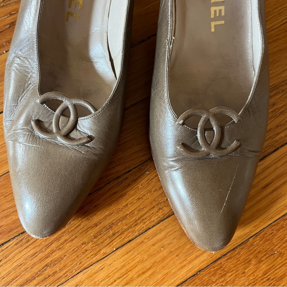 CHANEL VTG Taupe Leather Heels Logo SZ 7.5 Made in Italy NO LOWBALL OFFERS PLS - Picture 7 of 12